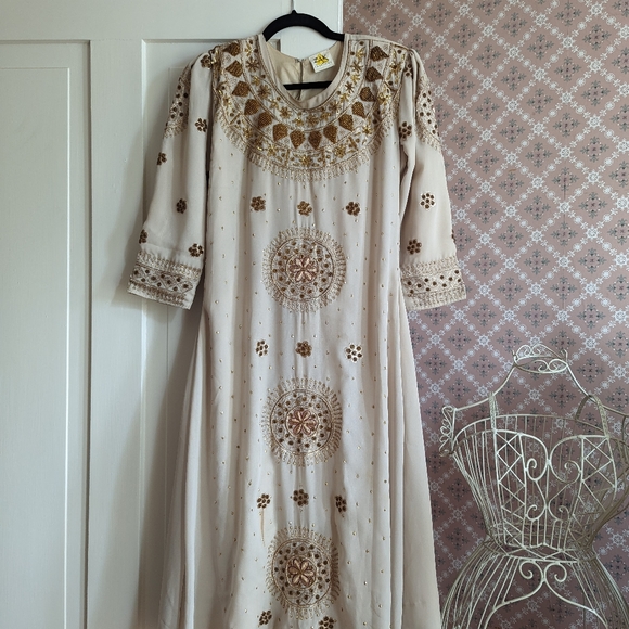 Cream and gold tunic dress - Picture 8 of 8